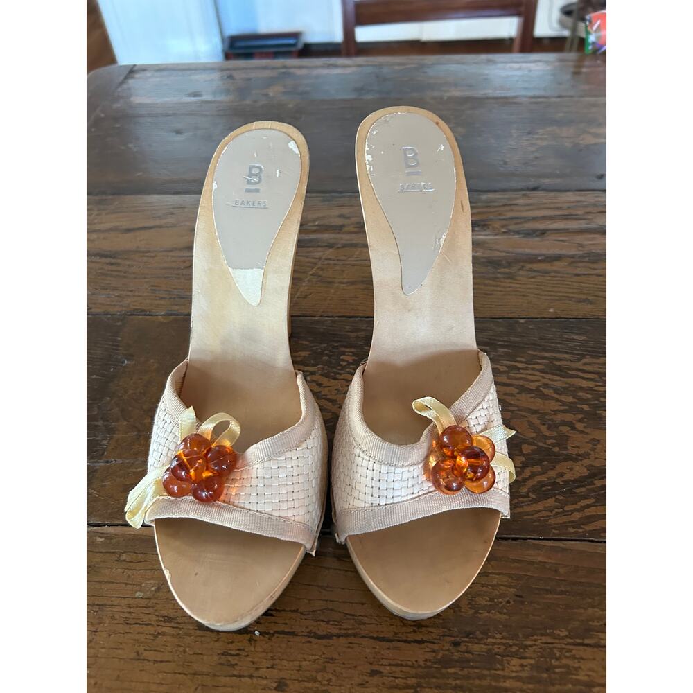 Vintage Bakers Y2K Slide Heels Woven Raffia Flower Bead Mule Sandals 90s Beige
